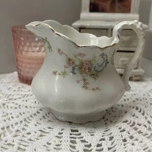 Vintage JOHNSON BROTHERS ENGLAND "The Baroda" pitcher~RARE FIND